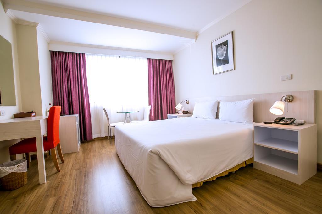Elizabeth Hotel Bangkok Exterior photo